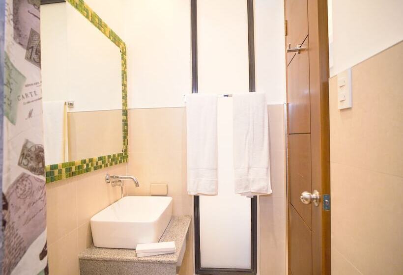 Hotel Oyo 785 The Greenhive