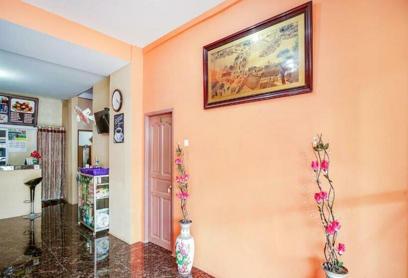 فندق Oyo 90024 Botania Homestay & Cafe