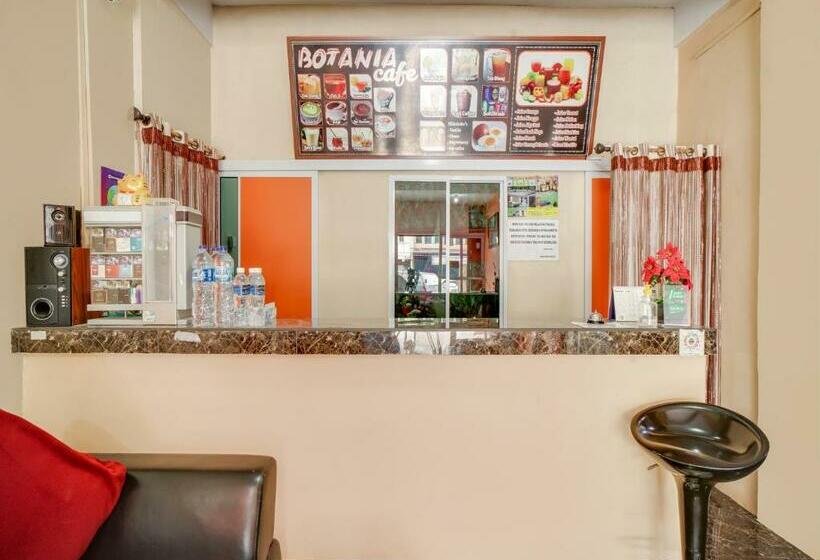 فندق Oyo 90024 Botania Homestay & Cafe