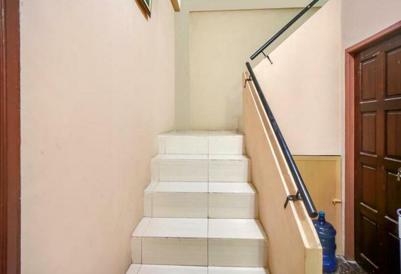 فندق Oyo 90024 Botania Homestay & Cafe