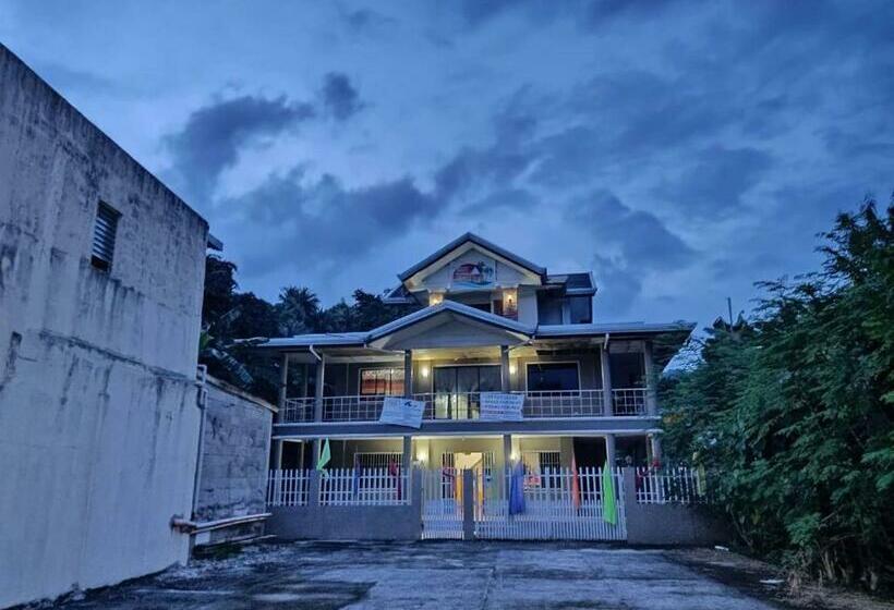 Отель Reddoorz @ Garcia Hernandez Bohol