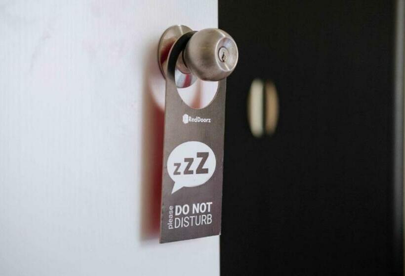 Отель Reddoorz @ Garcia Hernandez Bohol