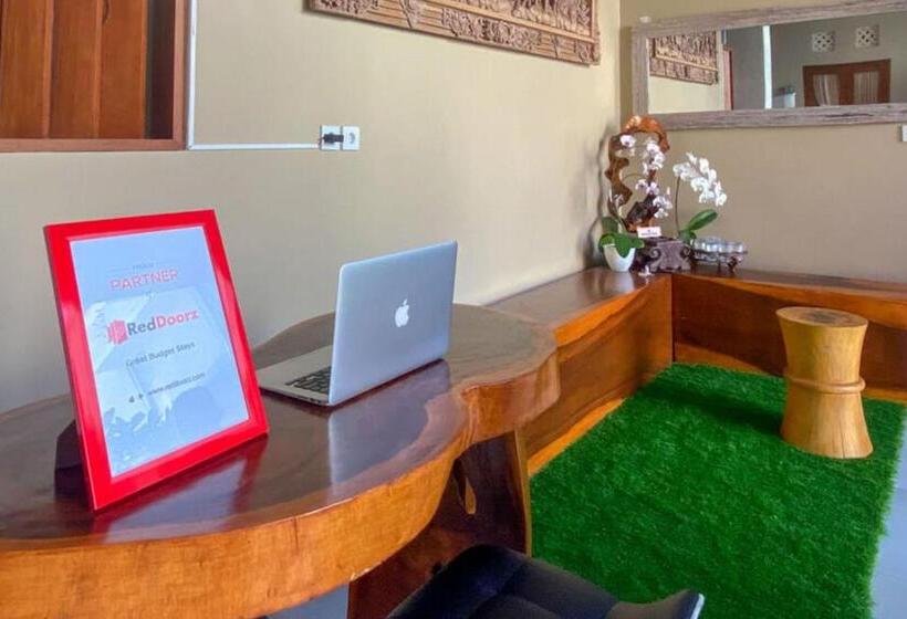 호텔 Reddoorz Near Mertasari Beach 2