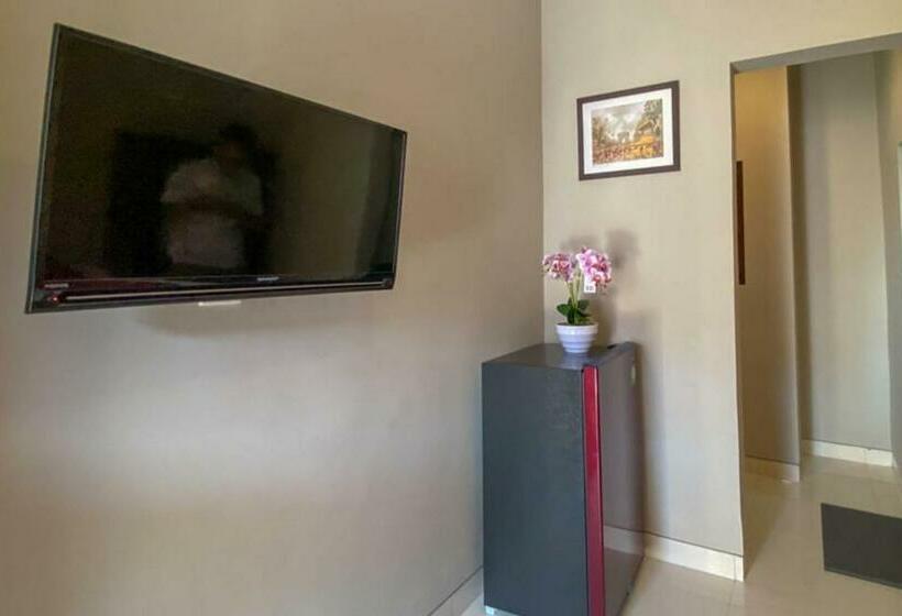 호텔 Reddoorz Near Mertasari Beach 2