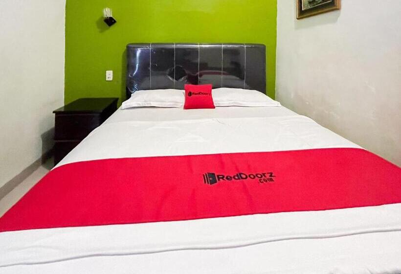 בית מלון כפרי Reddoorz Near Pantai Pandan Sibolga 2