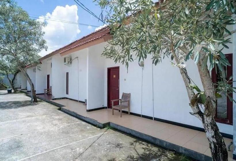 هتل Reddoorz Syariah Near Syamsudin Noor Airport 4