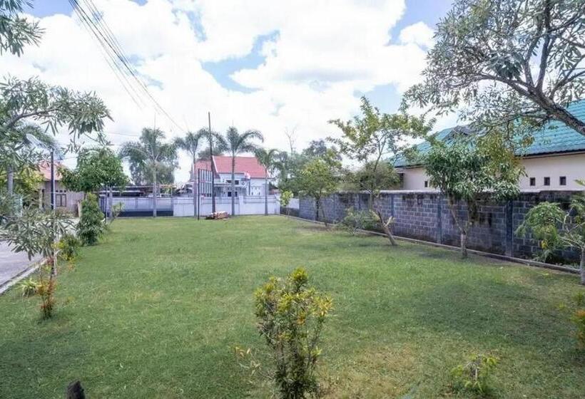 ホテル Reddoorz Syariah Near Syamsudin Noor Airport 4