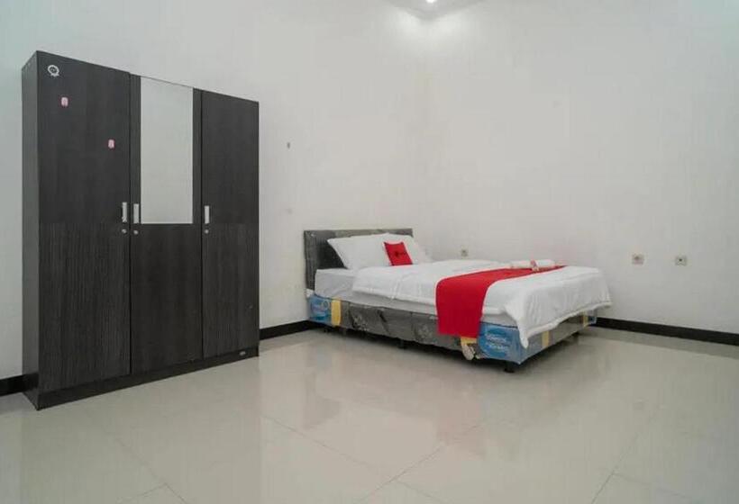 ホテル Reddoorz Syariah Near Syamsudin Noor Airport 4