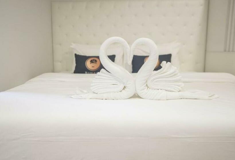 호텔 Roomquest Nichada Isb International