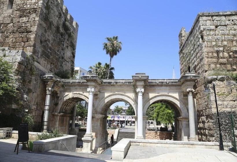 هتل Solo Boutique