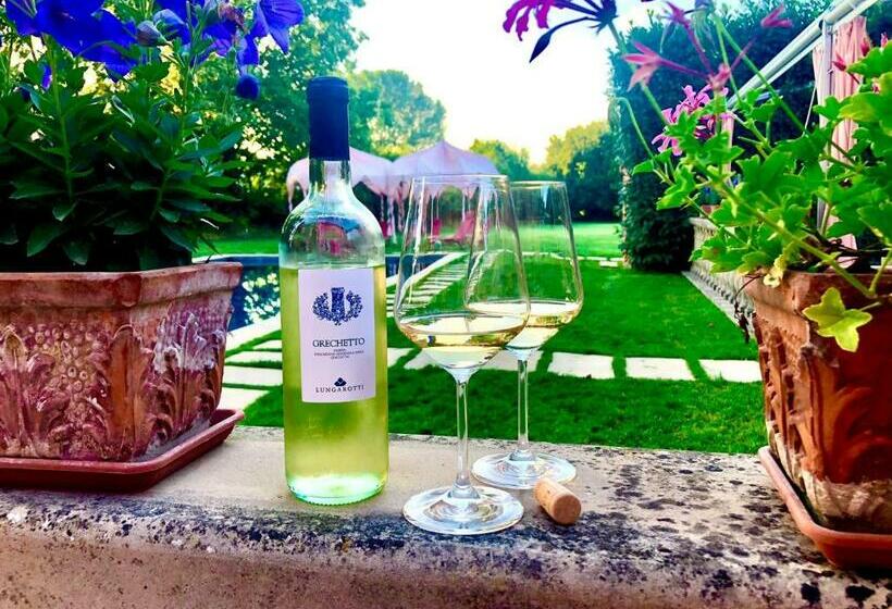 Отель Villa Montanarini