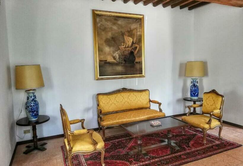 Отель Villa Montanarini