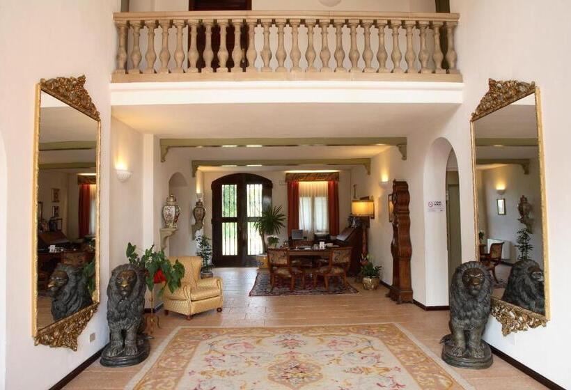 Отель Villa Montanarini