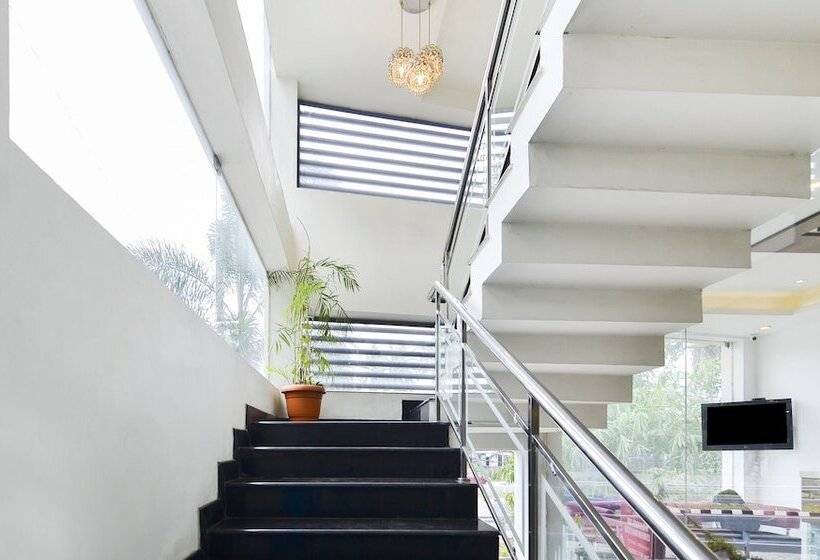 Itsy Hotels Platinum Inn