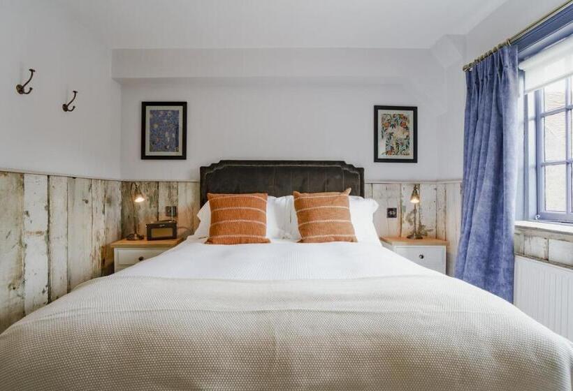 ユースホステル Bel And The Dragon At Red Lion Wendover