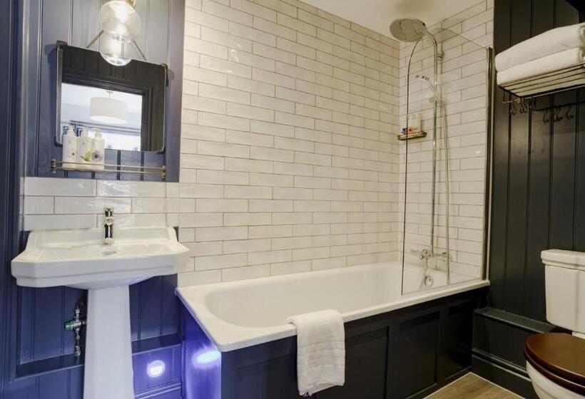 ユースホステル Bel And The Dragon At Red Lion Wendover