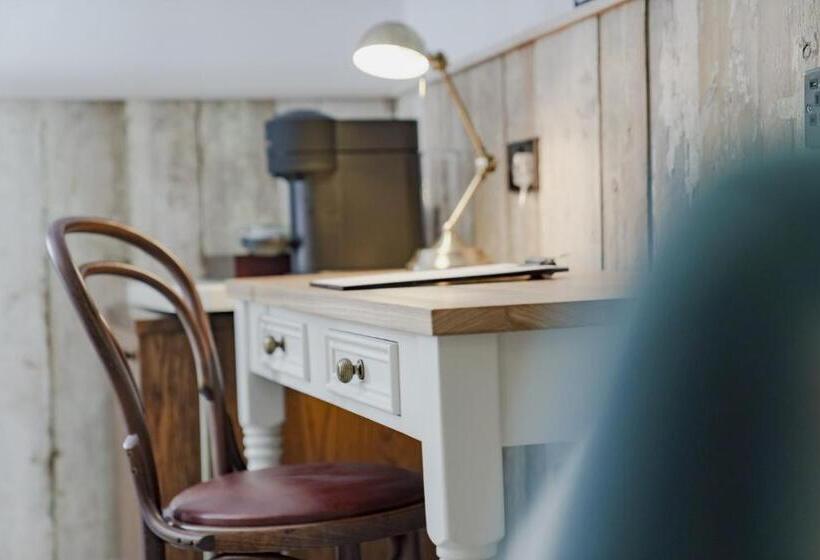 ユースホステル Bel And The Dragon At Red Lion Wendover