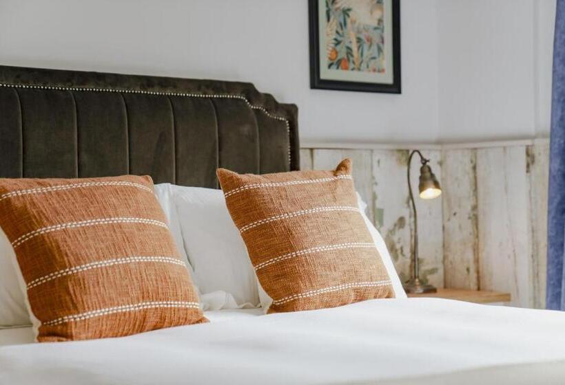 ユースホステル Bel And The Dragon At Red Lion Wendover