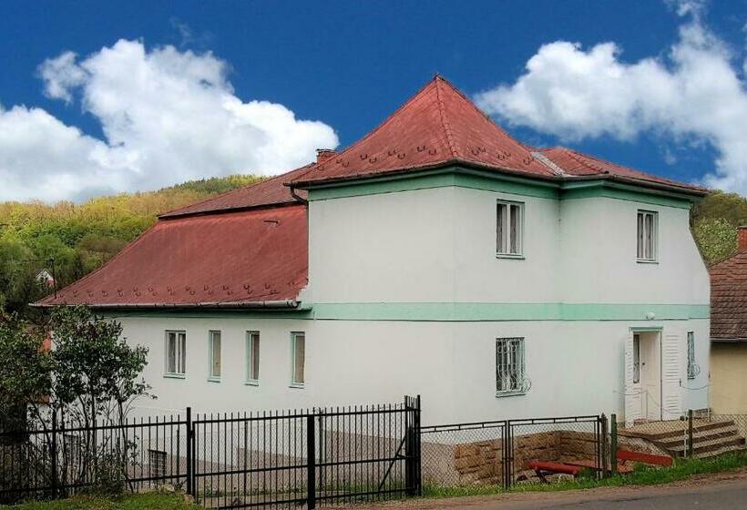 ユースホステル Muskátli Vendégház