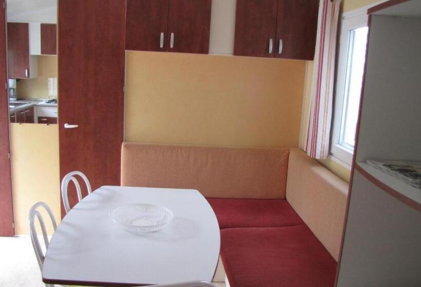 ベッドアンドブレックファースト Le Clos De Banes