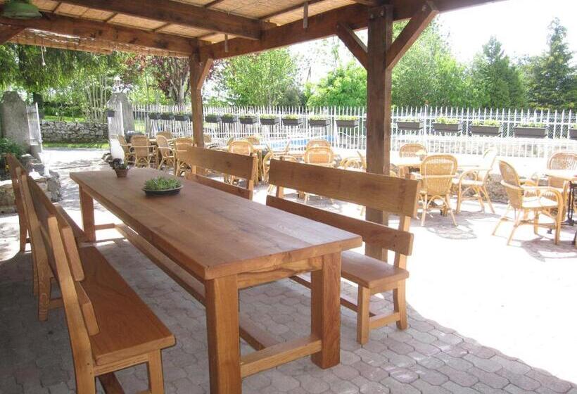 ベッドアンドブレックファースト Le Clos De Banes