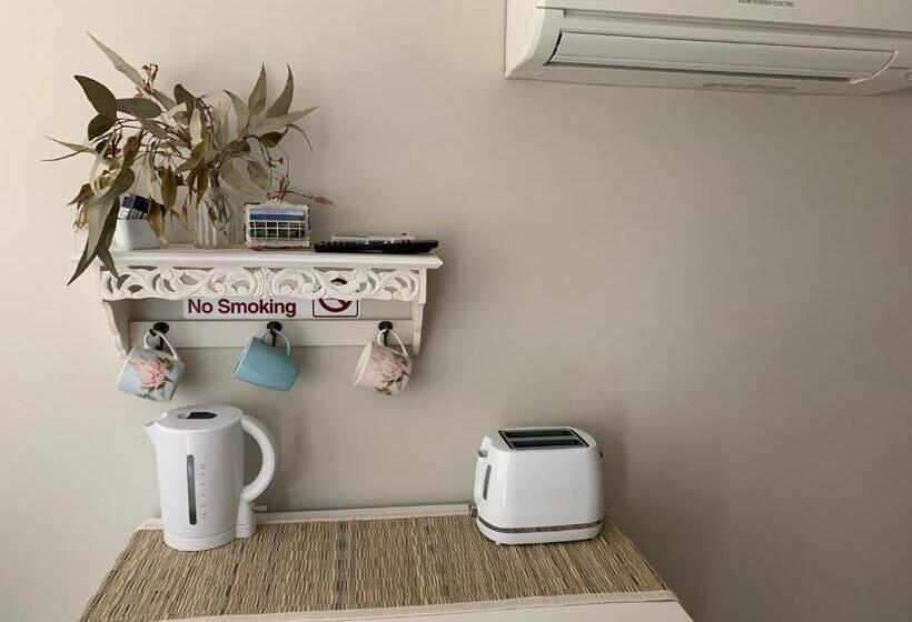 Churchill S B&b Twin Spa Getaway Studio