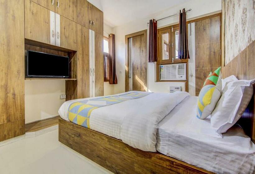 فندق Collection O 77421 Near Medanta Hospital