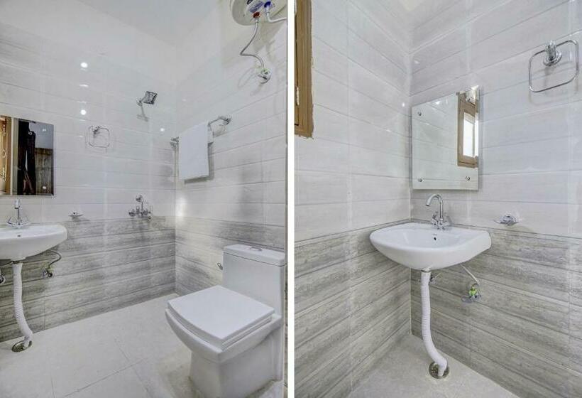 فندق Collection O 77421 Near Medanta Hospital