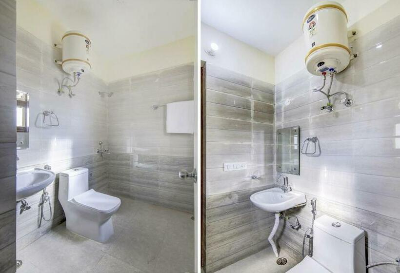 فندق Collection O 77421 Near Medanta Hospital