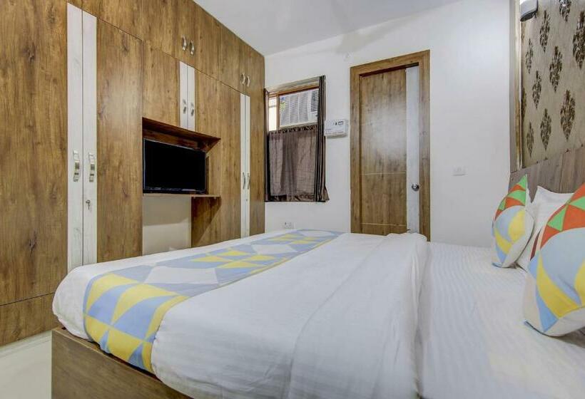 فندق Collection O 77421 Near Medanta Hospital