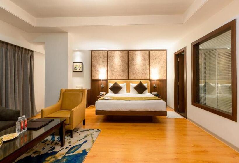 בית מלון כפרי Freesia By Express Inn