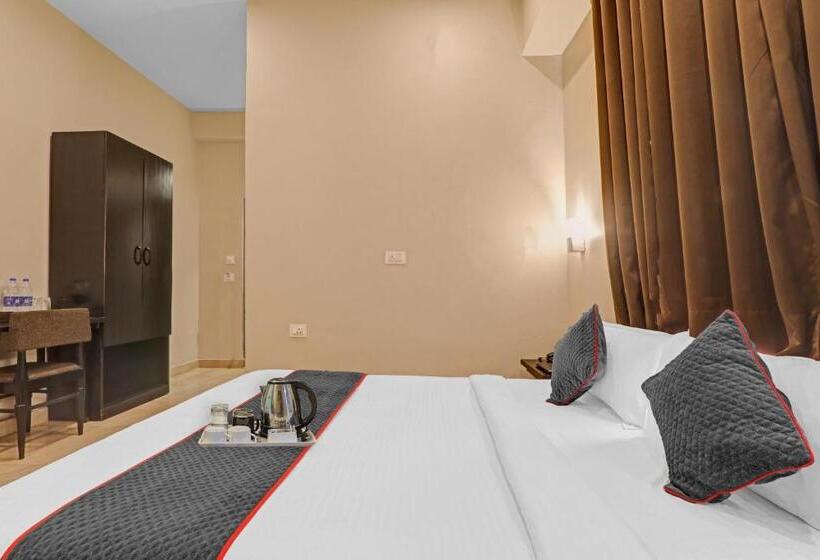 Super Townhouse 423 Amaraa Hotel Near Phoenix Palassio