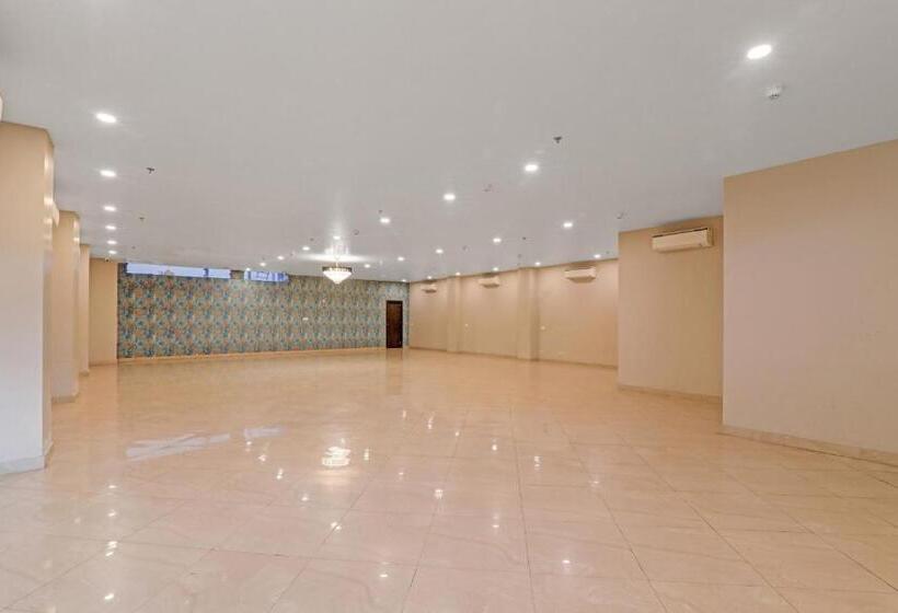 Super Townhouse 423 Amaraa Hotel Near Phoenix Palassio