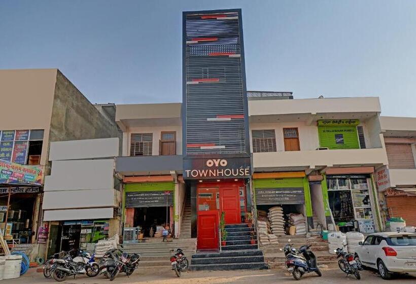 Fabhotel Indian Tulip