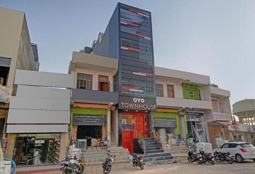 Fabhotel Indian Tulip