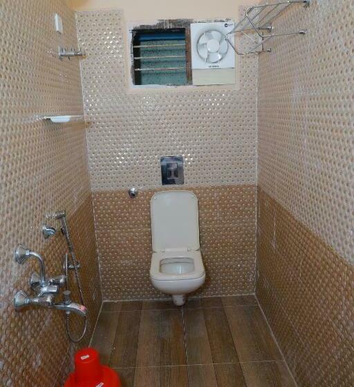 בית מלון כפרי Lsr Hill View Residency