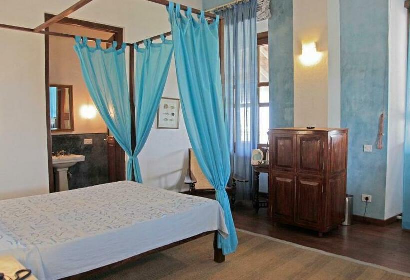 Отель Neemrana S   Bungalow On The Beach