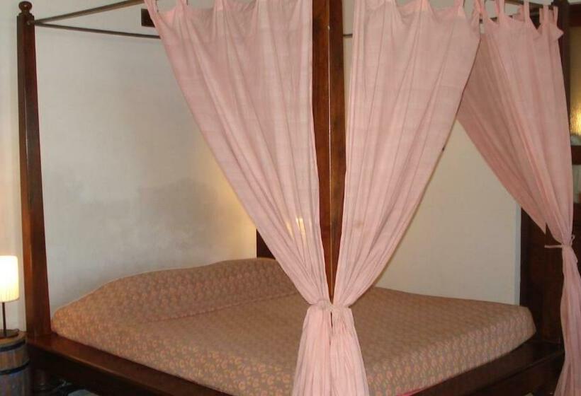 Отель Neemrana S   Bungalow On The Beach