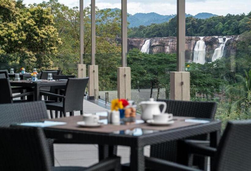 فندق Niraamaya Retreats Samroha Athirappilly