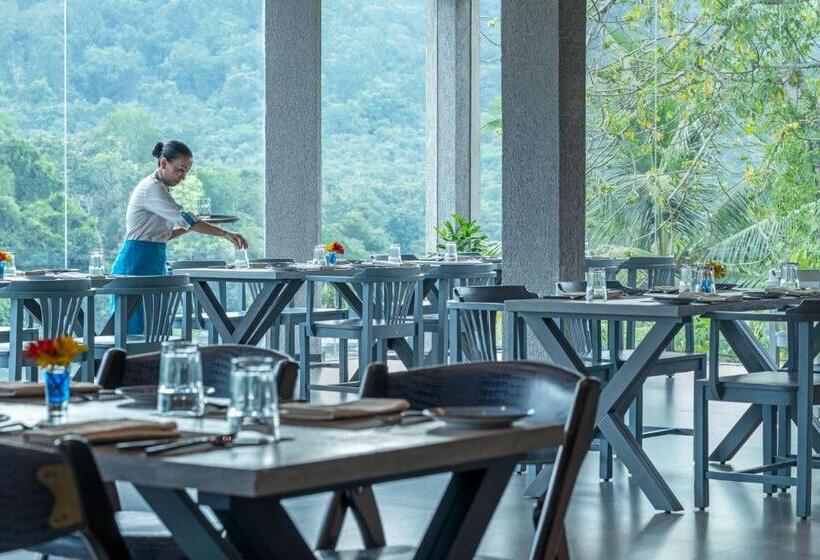 فندق Niraamaya Retreats Samroha Athirappilly