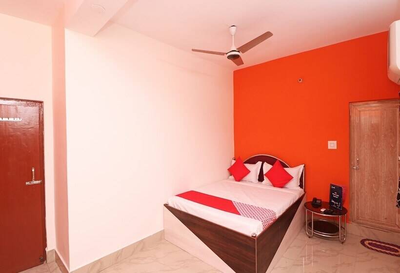 Отель Oyo 16609 Trinayani Guest House