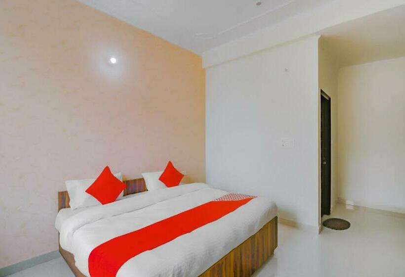 Отель Collection O 78410 Collection O White House