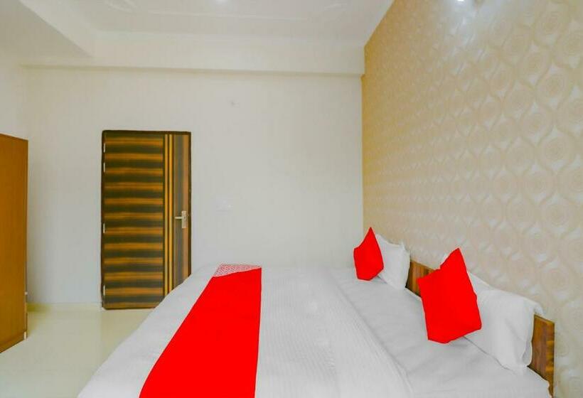 Отель Collection O 78410 Collection O White House