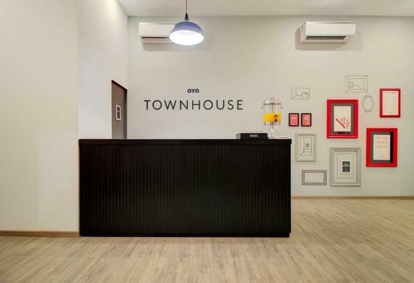 Отель Oyo Townhouse 127 Alpha