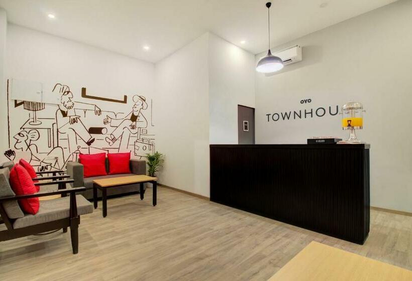Отель Oyo Townhouse 127 Alpha