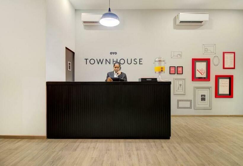 Отель Oyo Townhouse 127 Alpha