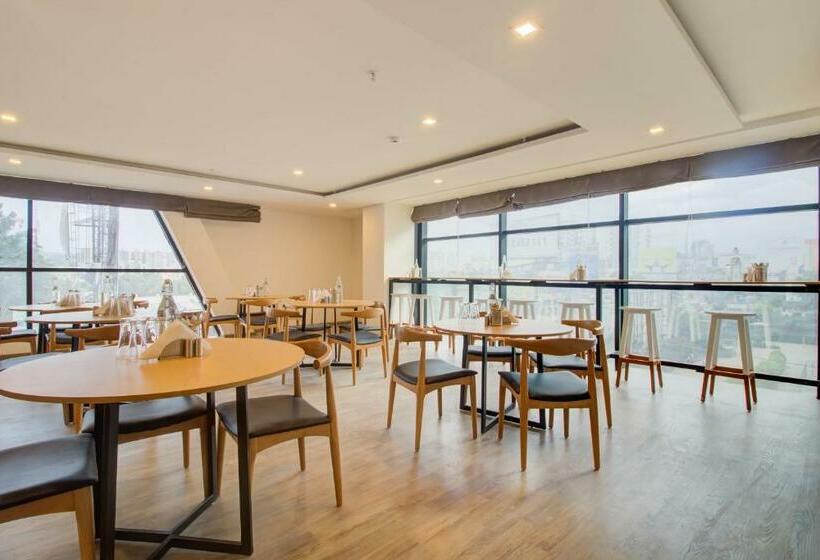 Отель Oyo Townhouse 127 Alpha