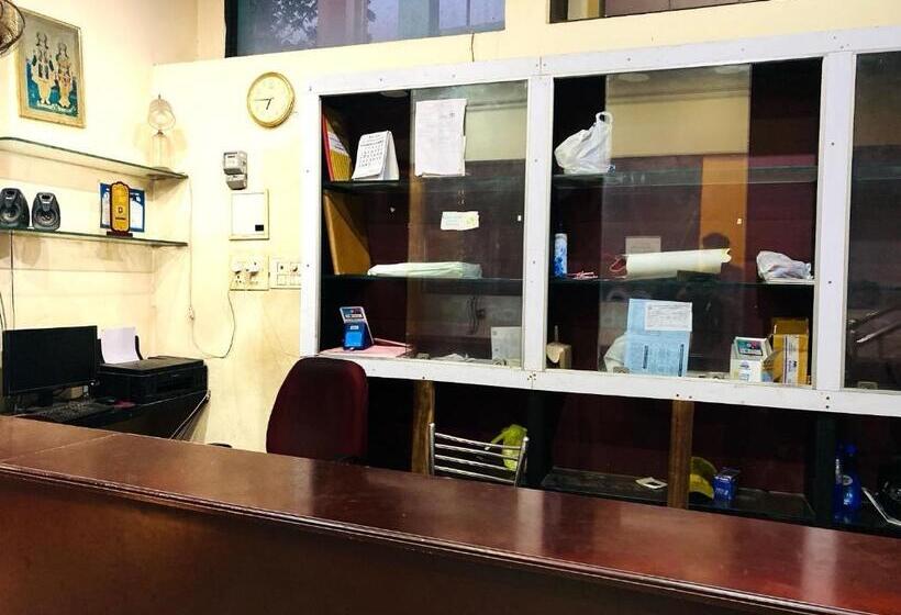 ホテル Raga Residency