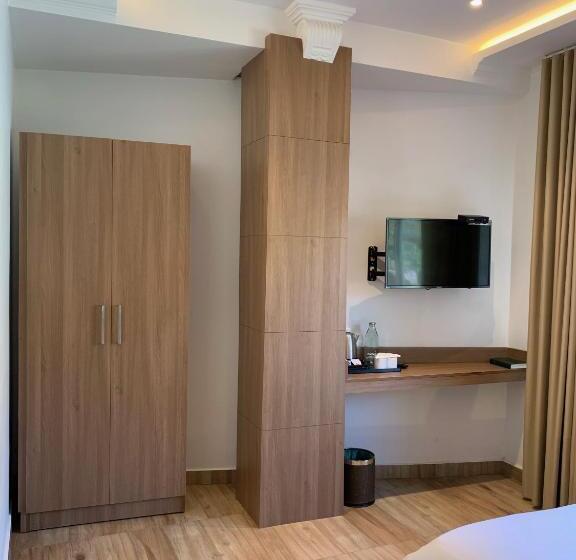 هتل Tea Garden Riverside