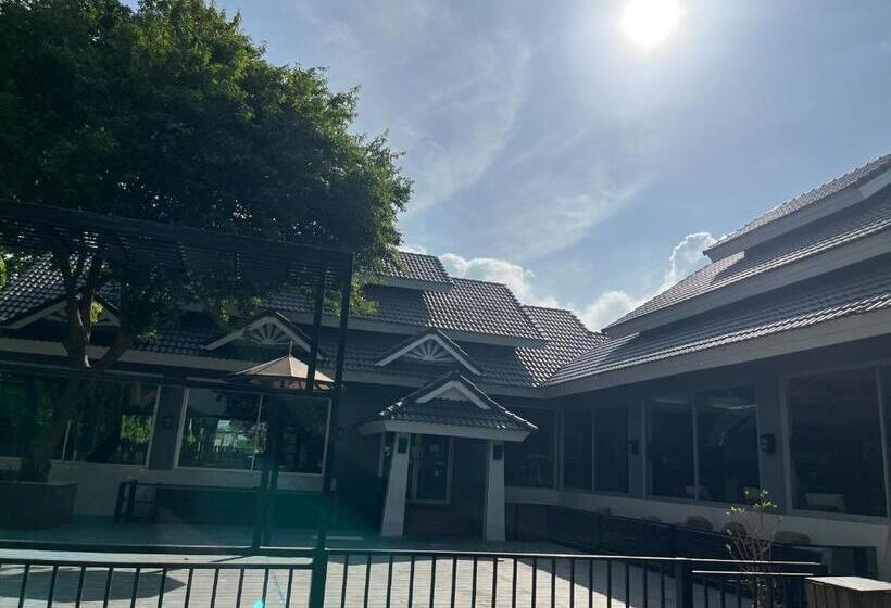 Eastpana Hotel 304 Prachinburi